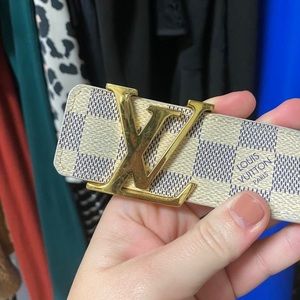 40 mm Louis Vuitton belt- price is firm